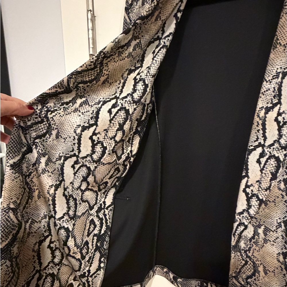 Joseph Ribkoff Snake Pattern Blazer WORN ONCE - Picture 5 of 8